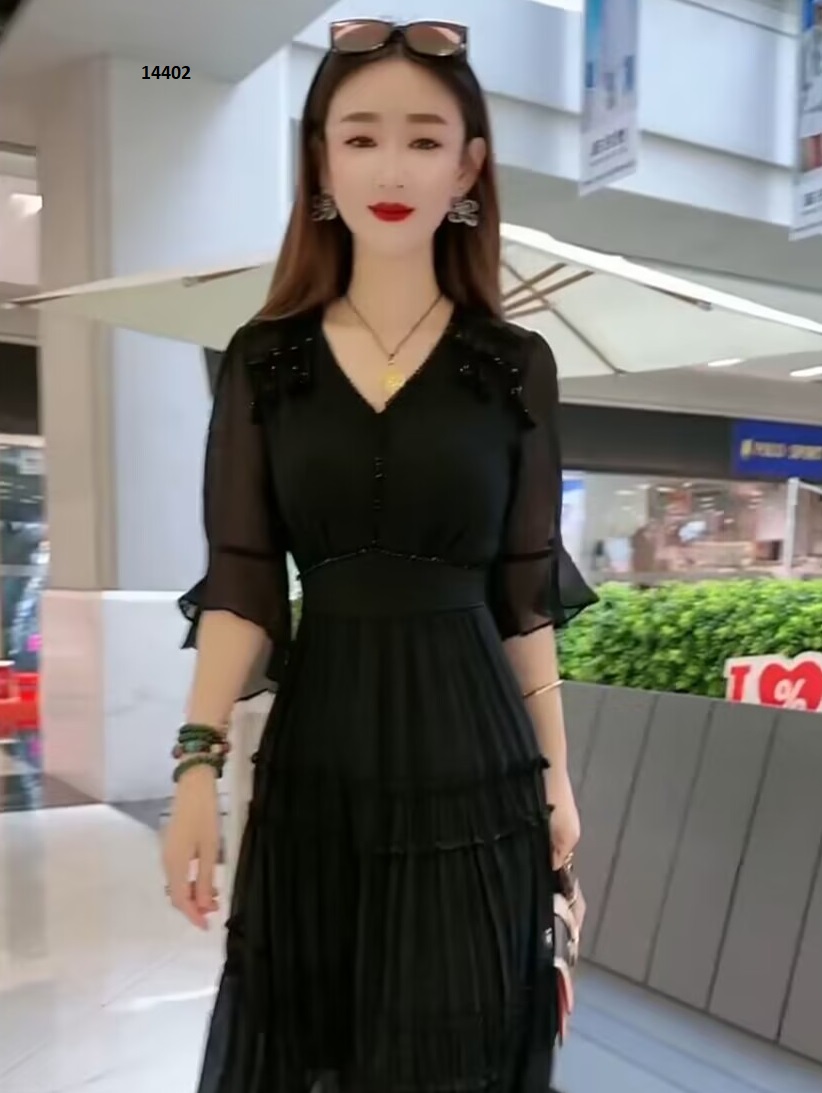 14402-Đầm xòe voan đen gắn phụ kiện 2 bên vai (voan + lót) _thumbnail_0