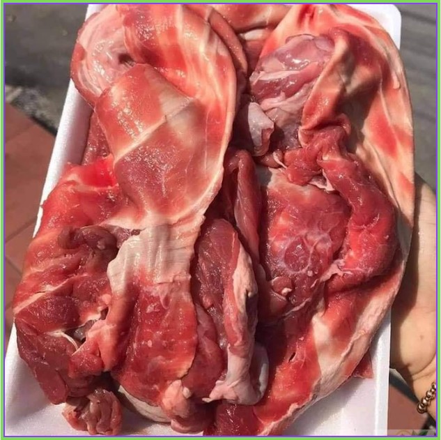 Gân bò nấu xốt vang