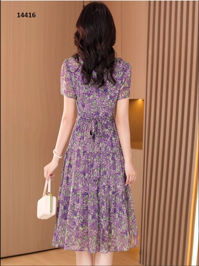 14416-Đầm voan xòe cổ bèo nền tím phối lá xanh nhí _thumbnail_0