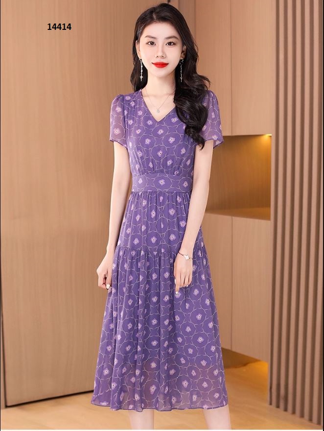 14414-Đầm xòe tay ngắn cổ V họa tiết hoa nhỏ màu tím _thumbnail_3