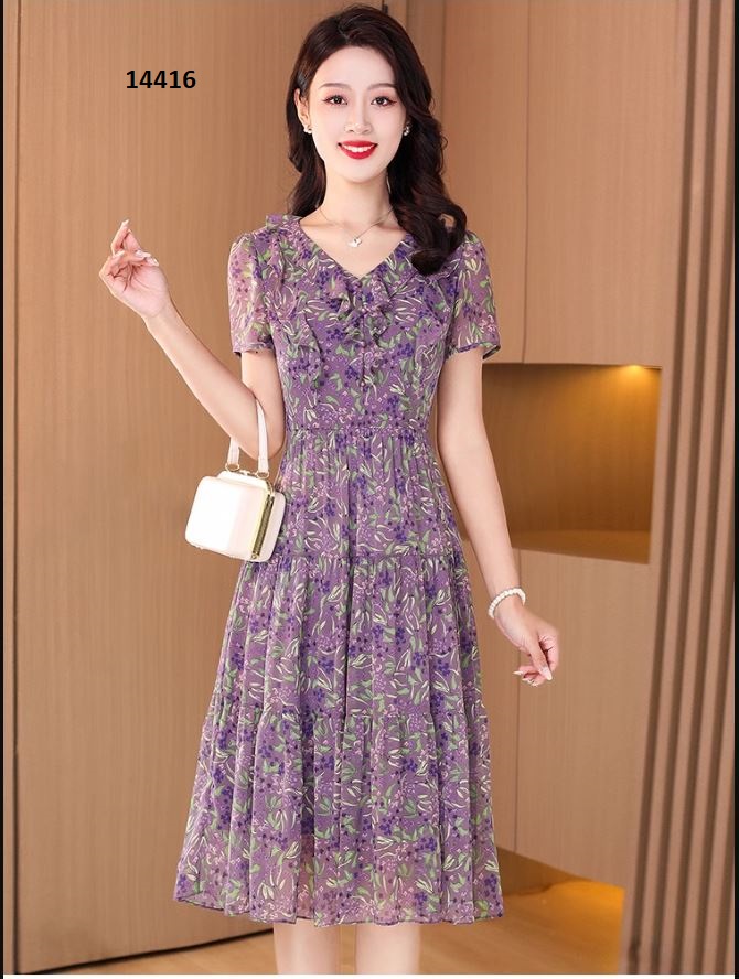 14416-Đầm voan xòe cổ bèo nền tím phối lá xanh nhí _thumbnail_1