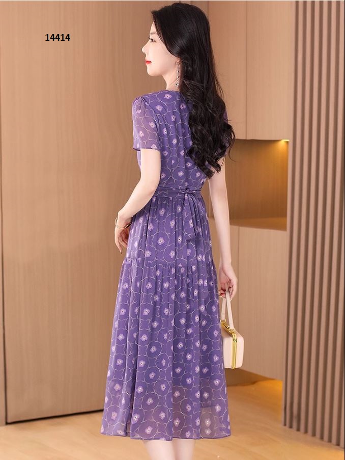 14414-Đầm xòe tay ngắn cổ V họa tiết hoa nhỏ màu tím _thumbnail_0