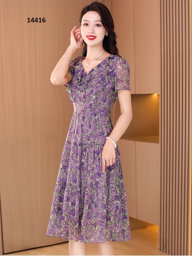 14416-Đầm voan xòe cổ bèo nền tím phối lá xanh nhí _thumbnail_3