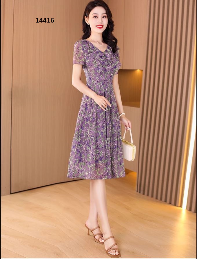 14416-Đầm voan xòe cổ bèo nền tím phối lá xanh nhí _thumbnail_4