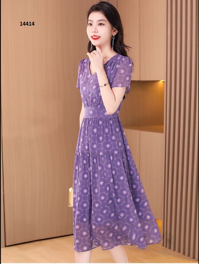 14414-Đầm xòe tay ngắn cổ V họa tiết hoa nhỏ màu tím _thumbnail_1