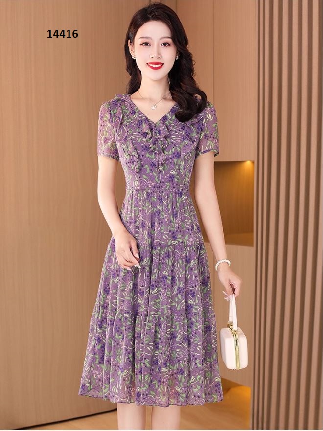 14416-Đầm voan xòe cổ bèo nền tím phối lá xanh nhí _thumbnail_2