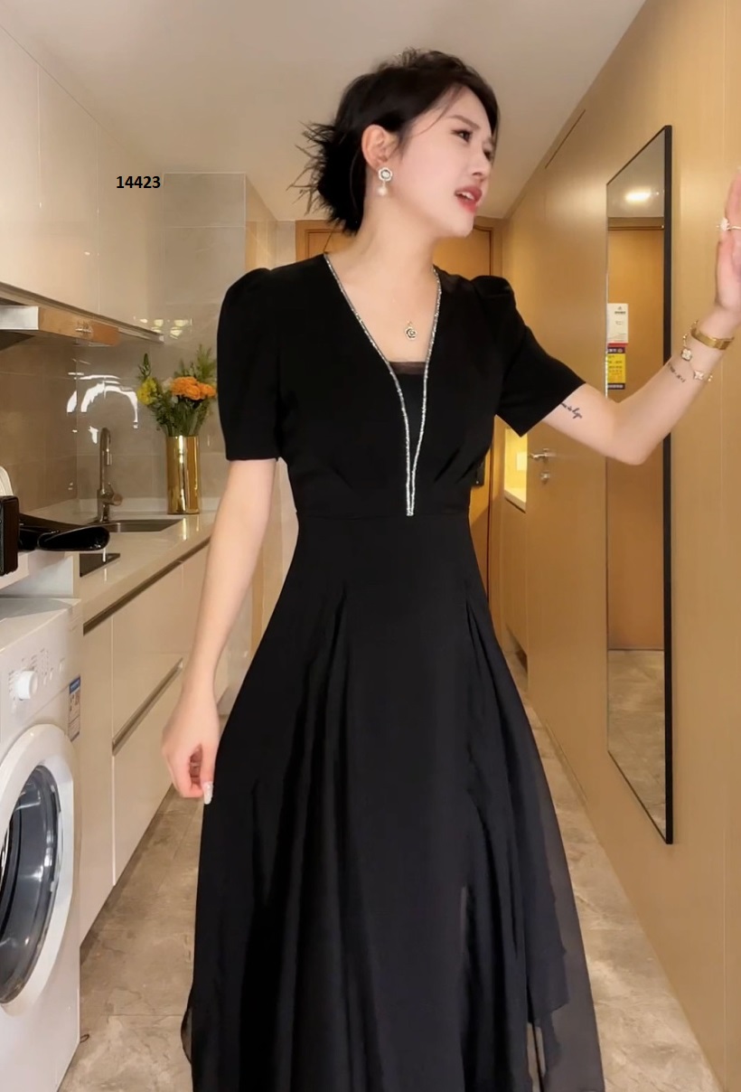 14423-Đầm xòe đen dự tiệc viền cổ kim tuyến _thumbnail_0