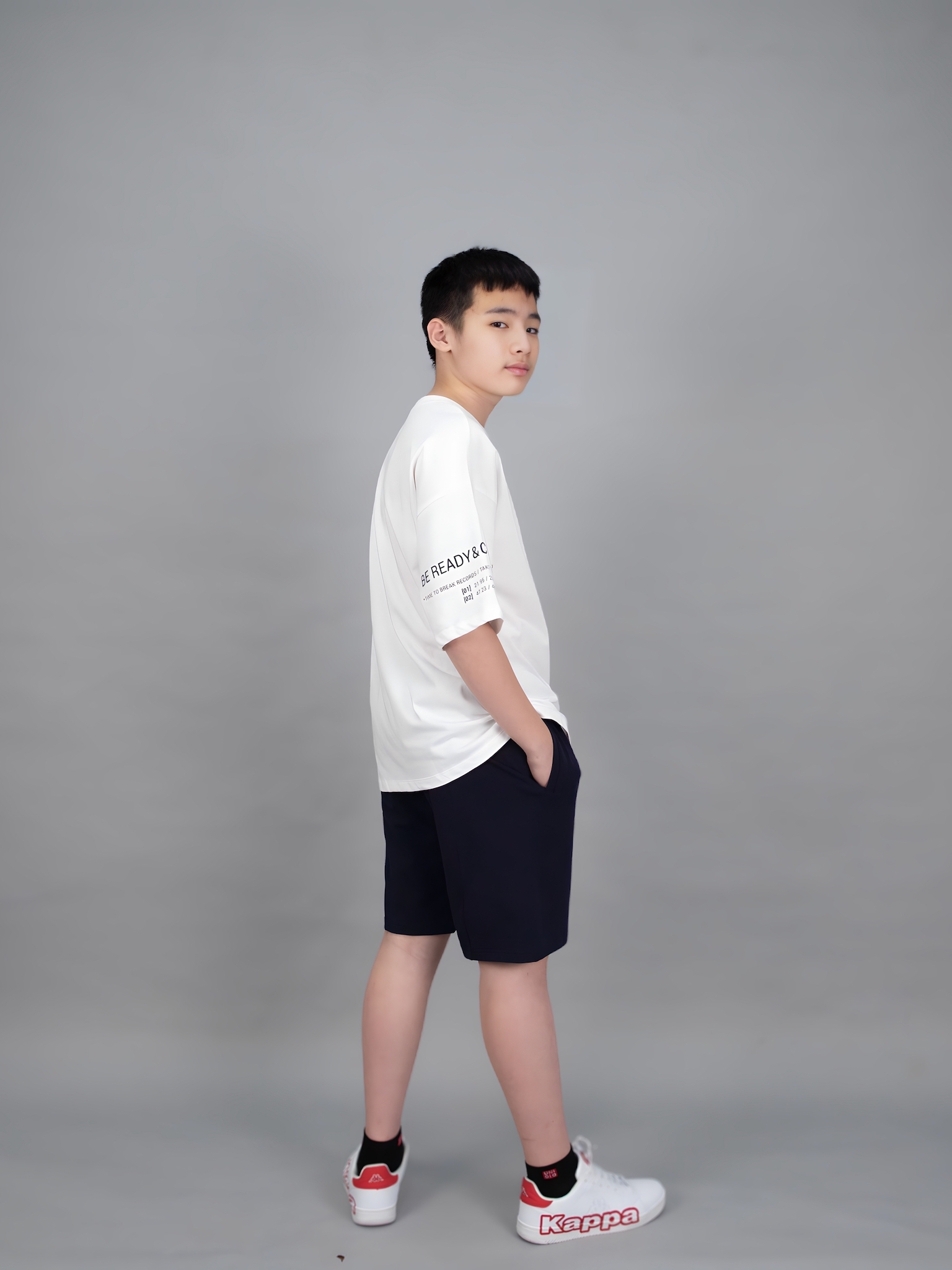 Áo phông trắng dáng rộng trắng in túi ngực_thumbnail_2