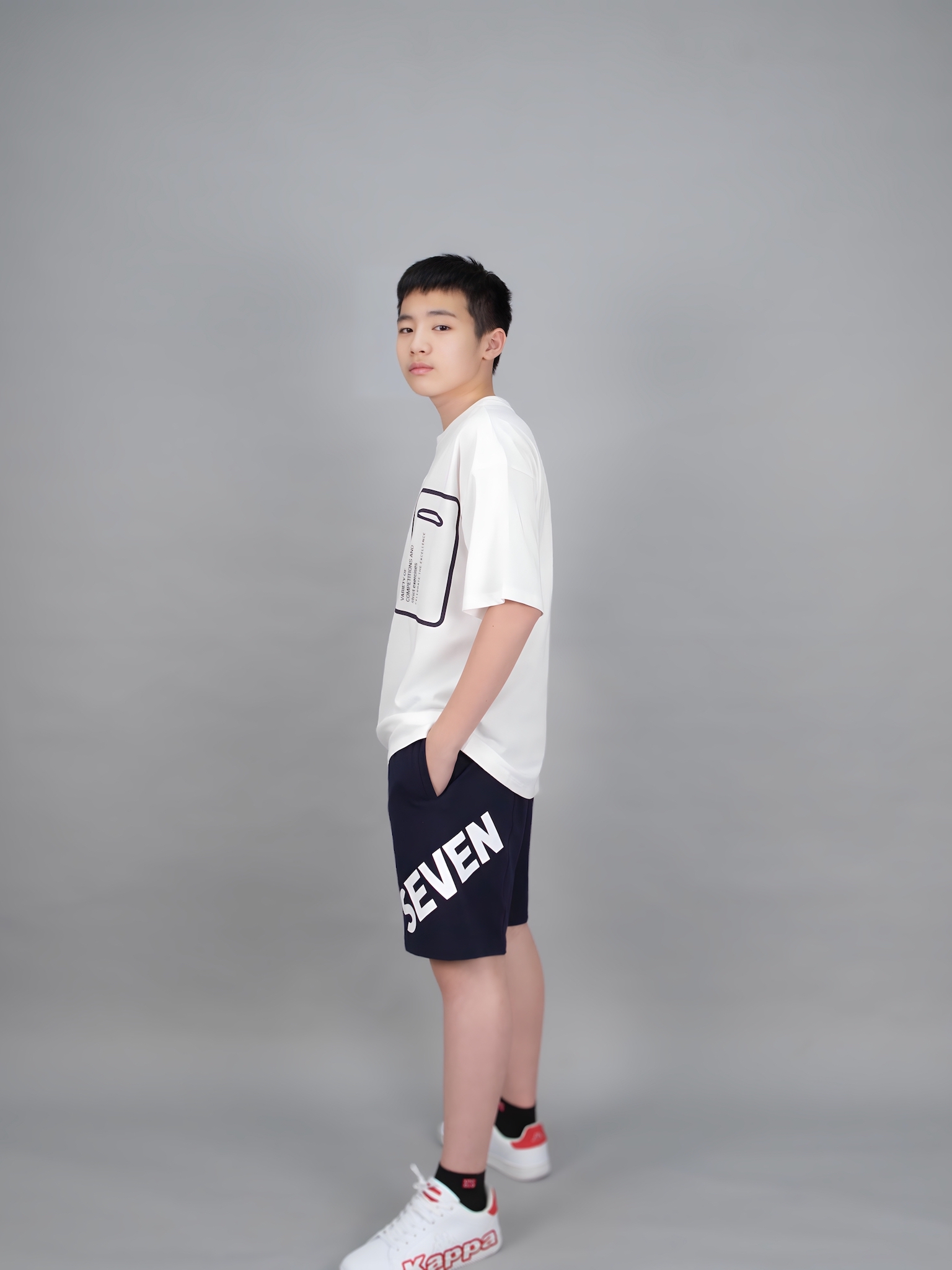 Áo phông trắng dáng rộng trắng in túi ngực_thumbnail_1