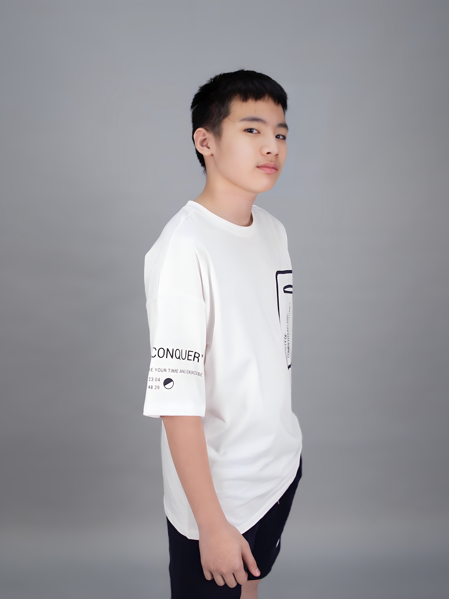 Áo phông trắng dáng rộng trắng in túi ngực_thumbnail_4