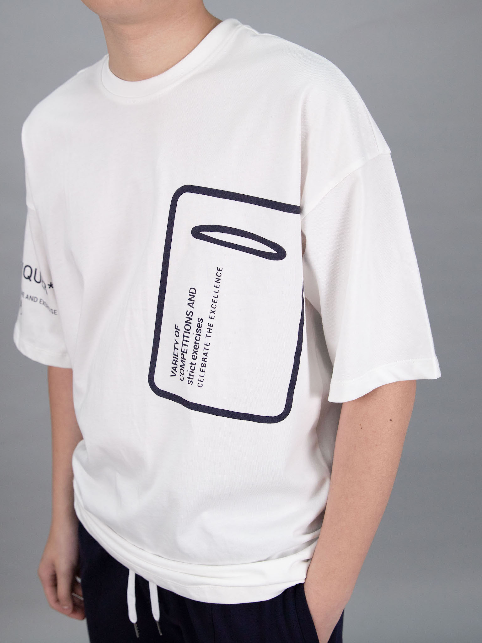 Áo phông trắng dáng rộng trắng in túi ngực_thumbnail_5