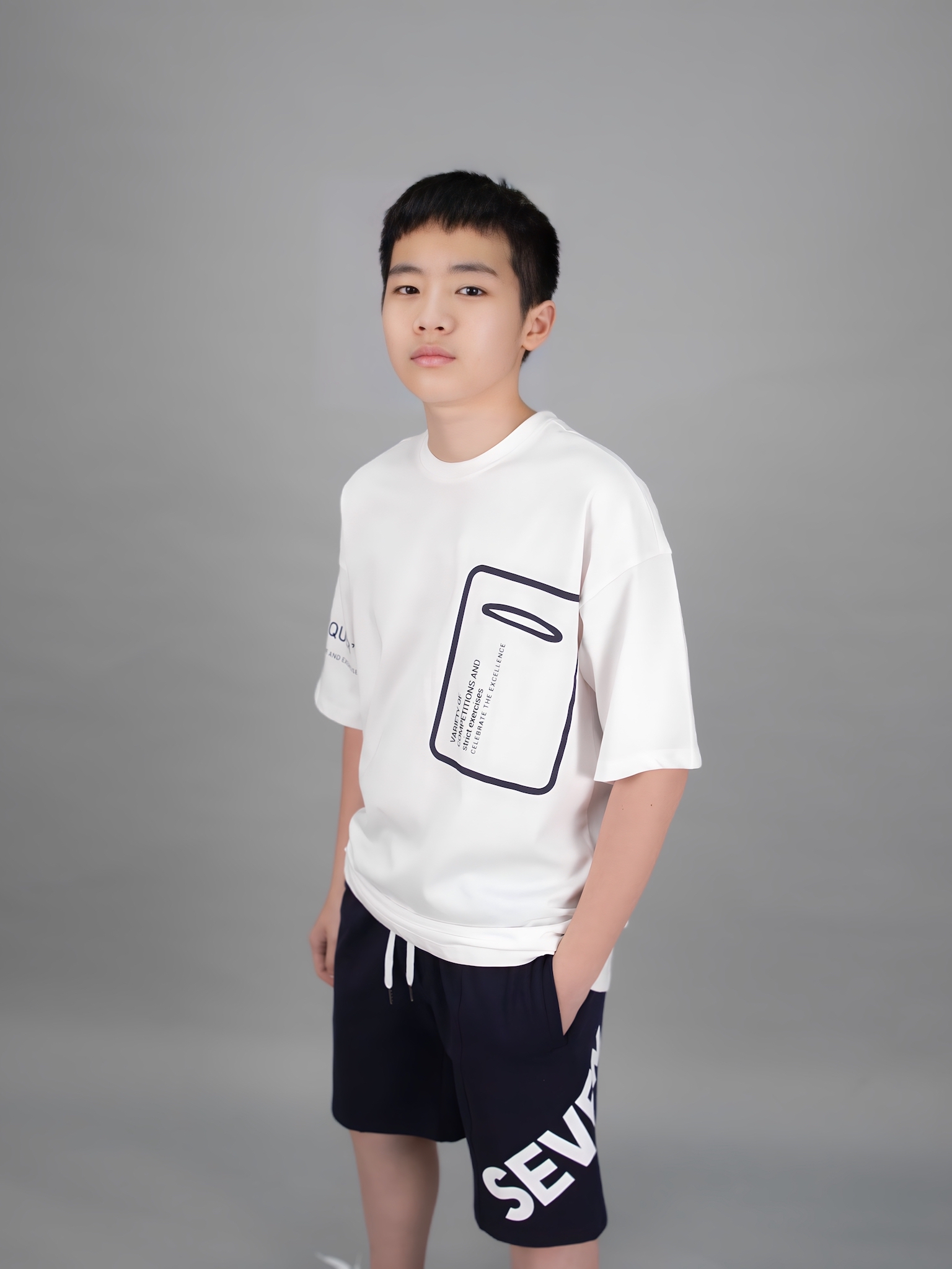 Áo phông trắng dáng rộng trắng in túi ngực_thumbnail_3