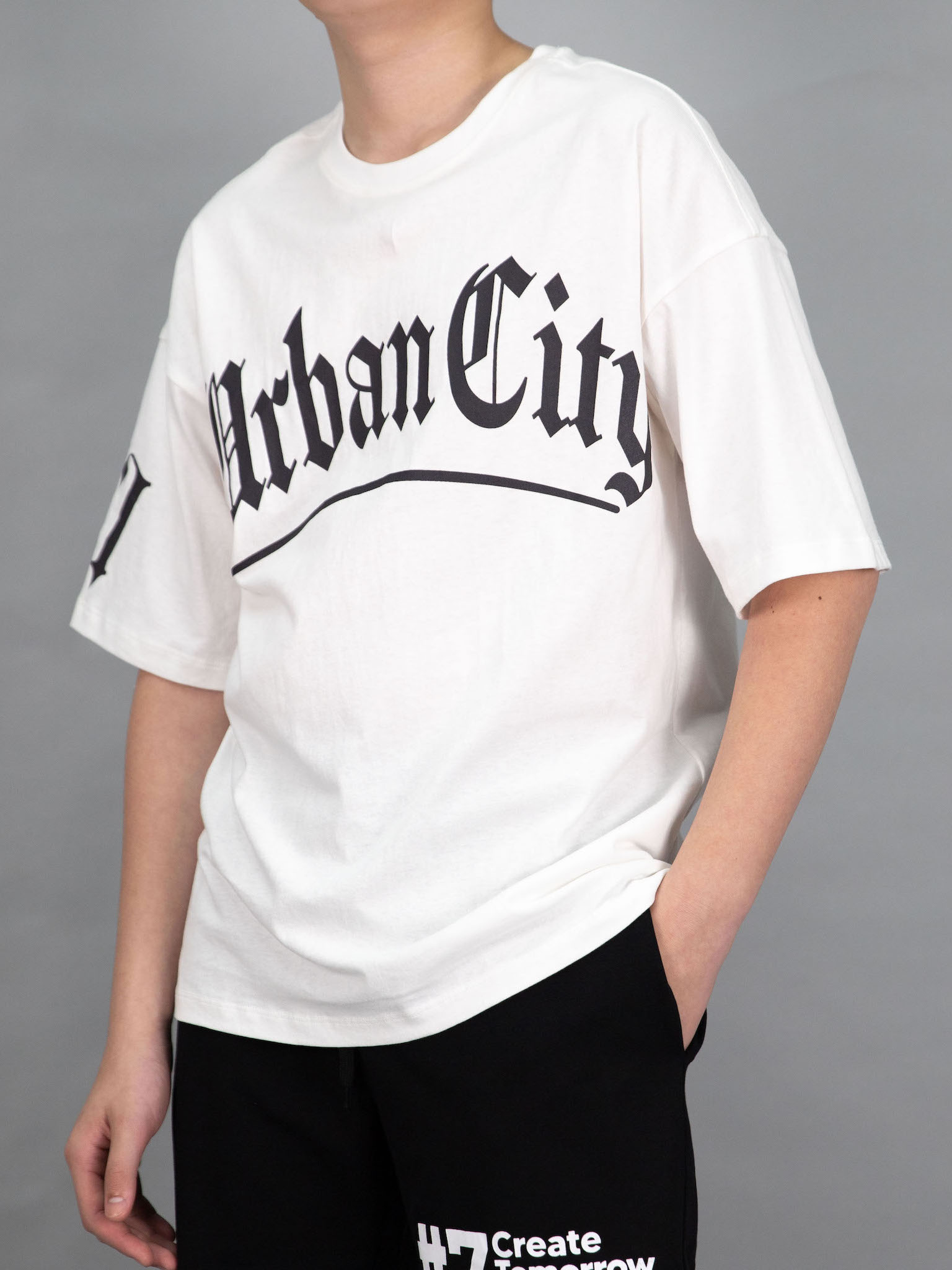 Áo phông dáng rộng trắng in chữ_thumbnail_3