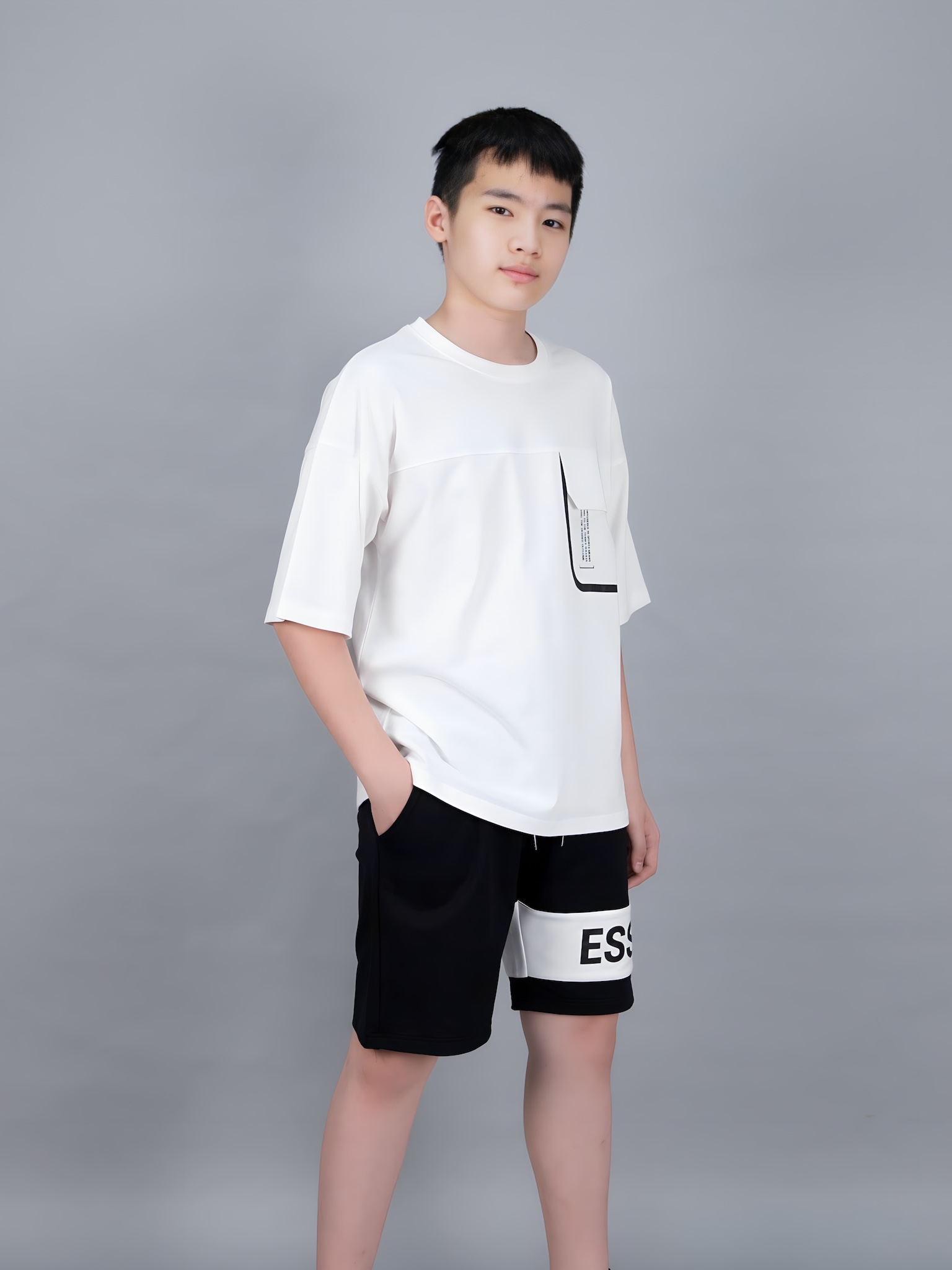 Áo phông dáng rộng trắng nắp túi ngực_thumbnail_1