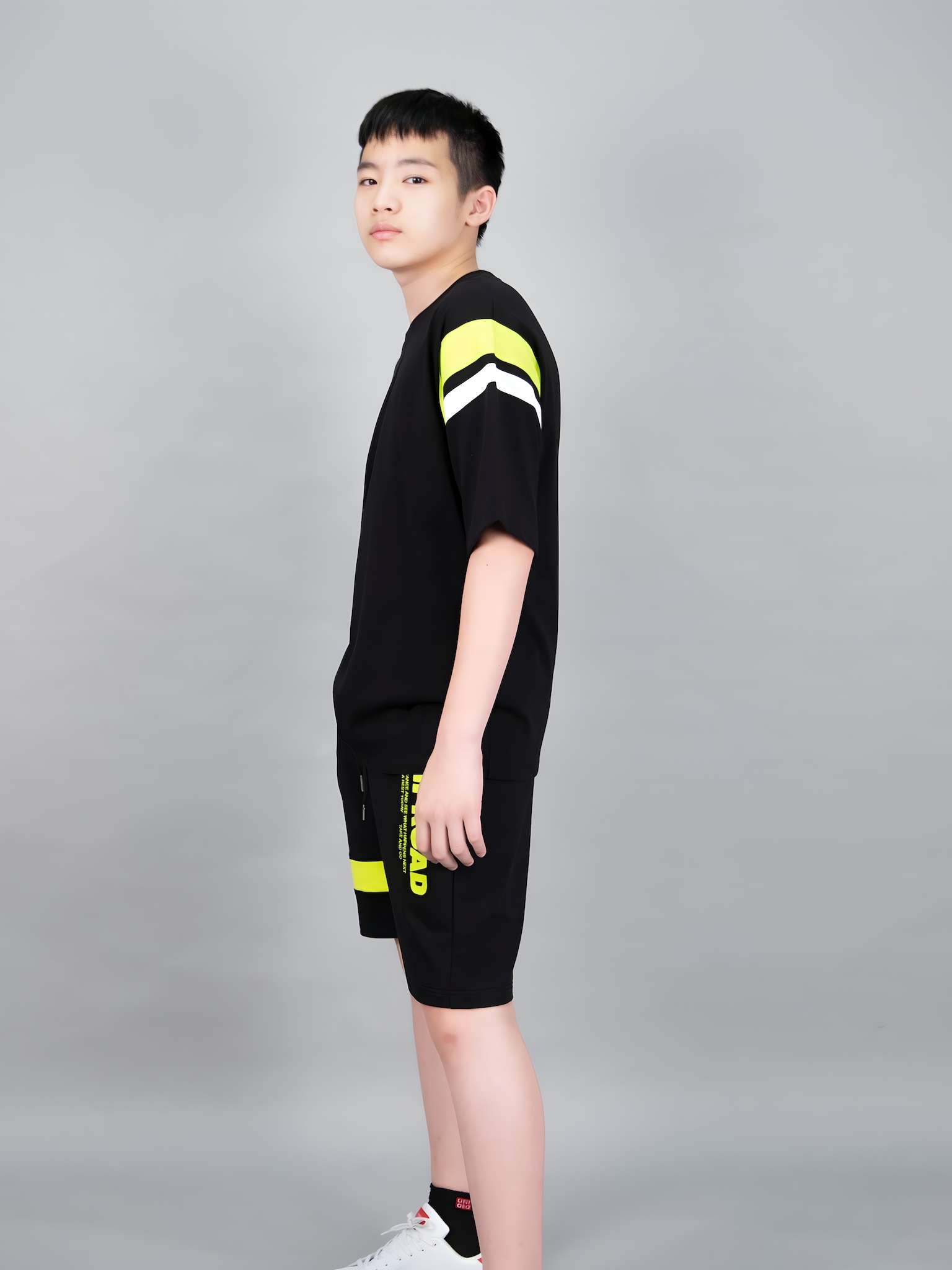 Áo phông dáng rộng đen phối neon_thumbnail_1