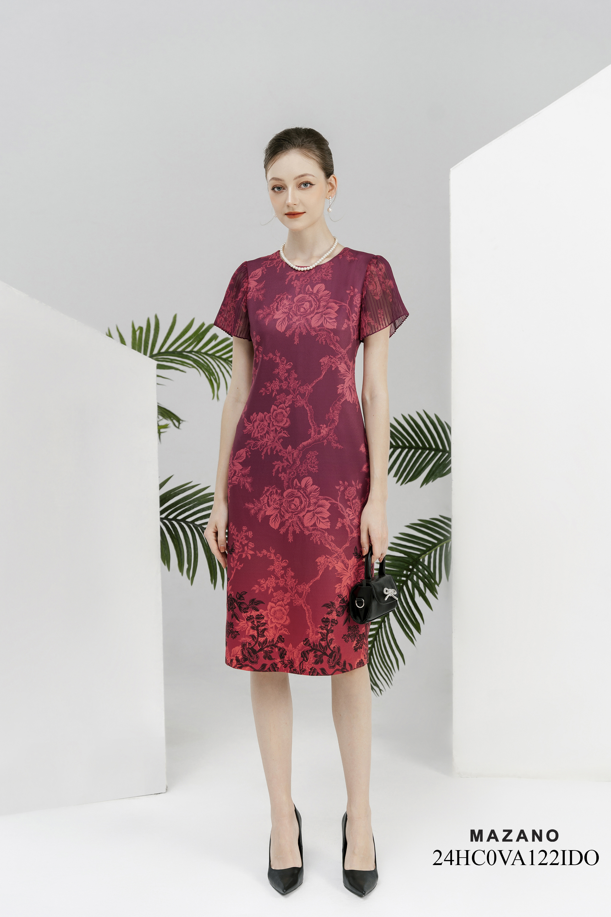 Váy Đầm Suông Vải thô mỏng Hoạ tiết hoa cách điệu in ombre Cổ tròn Tay ngắn Dài qua gối 24HC0VA122IDO