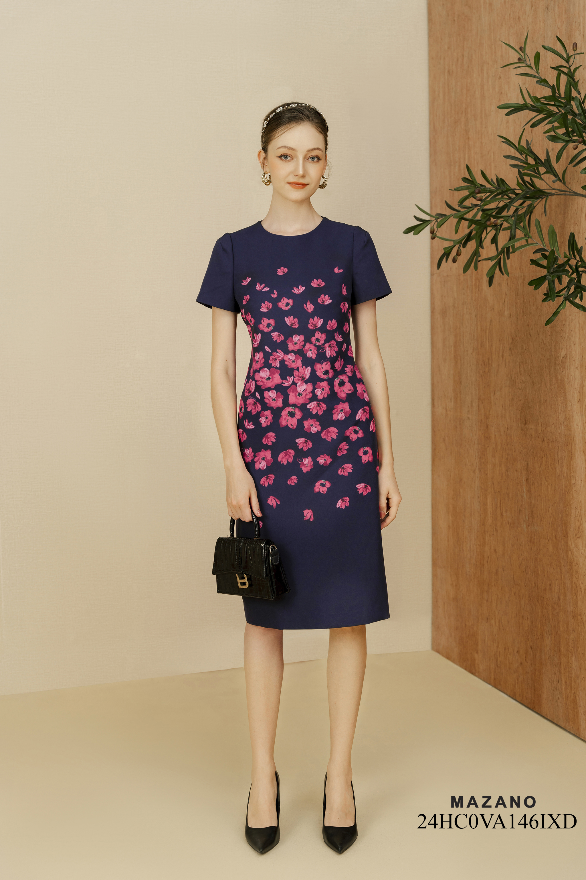 Váy Đầm Suông Vải thô chun Hoạ tiết hoa lan cách điệu Cổ tròn Tay ngắn Dài qua gối 24HC0VA146IXD