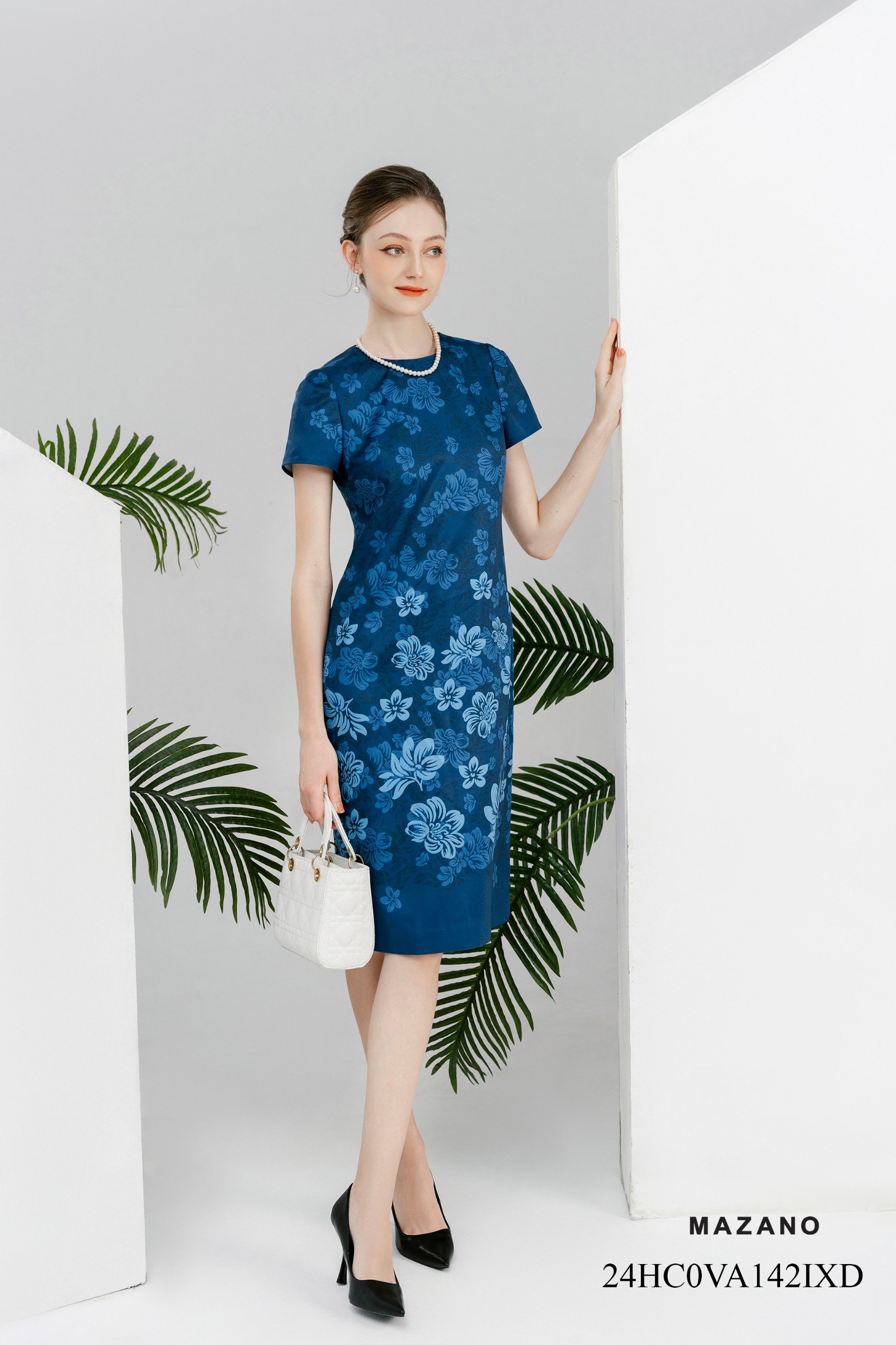 Đầm suông in họa tiết bố cục chân 24HC0VA142IXD