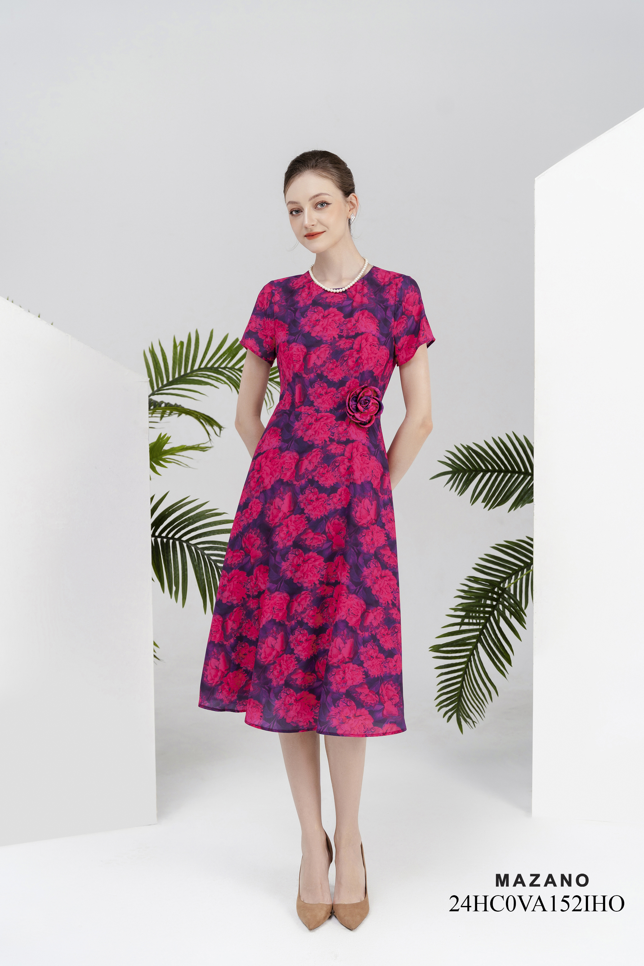 Váy Đầm Ôm Vải chiffon Hoạ tiết hoa cách điệu Đính hoa thủ công Cổ tròn Tay ngắn Dài ngang bắp chân 24HC0VA152IHO