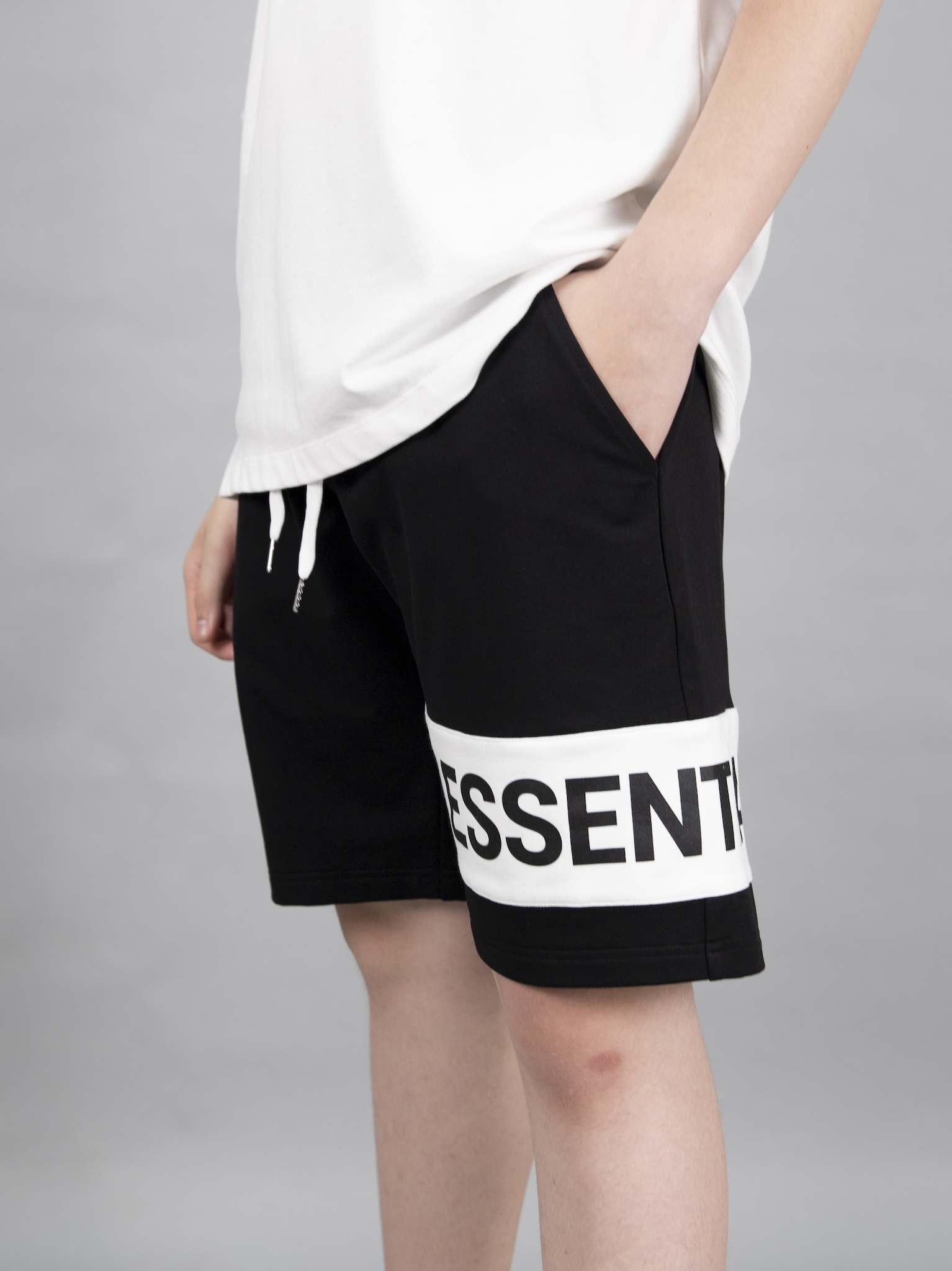 Quần short da cá đen phối trắng Essentials_thumbnail_0