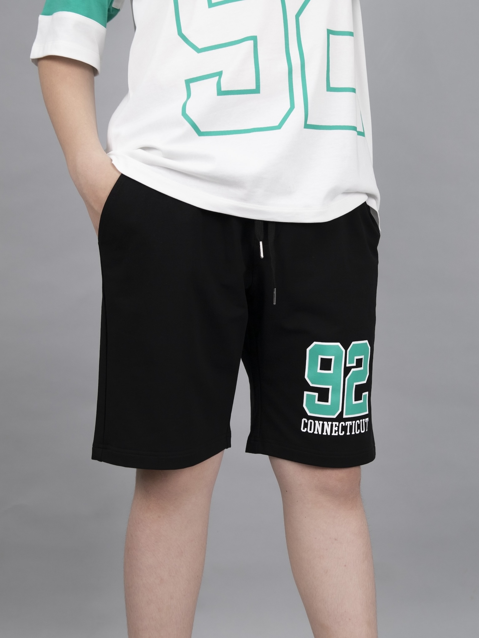 Quần short da cá đen in số 92