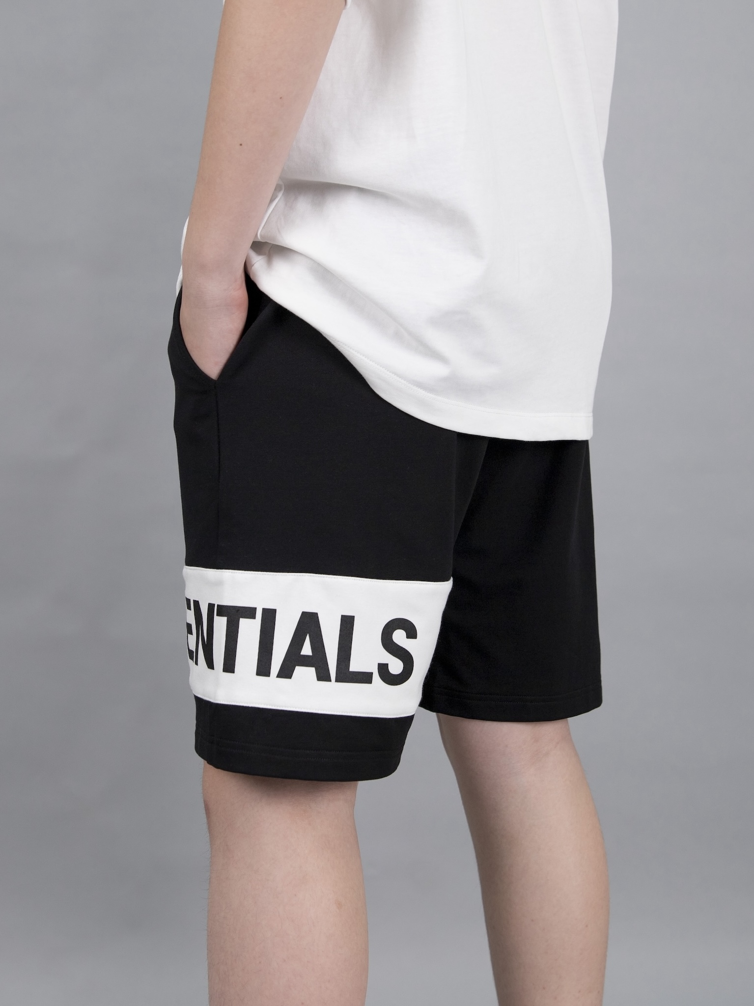 Quần short da cá đen phối trắng Essentials_thumbnail_1