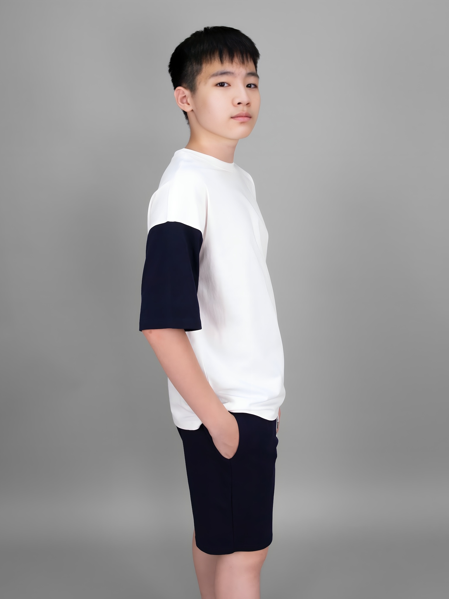 Áo phông trắng dáng rộng phối tay navy chữ Y-8_thumbnail_1
