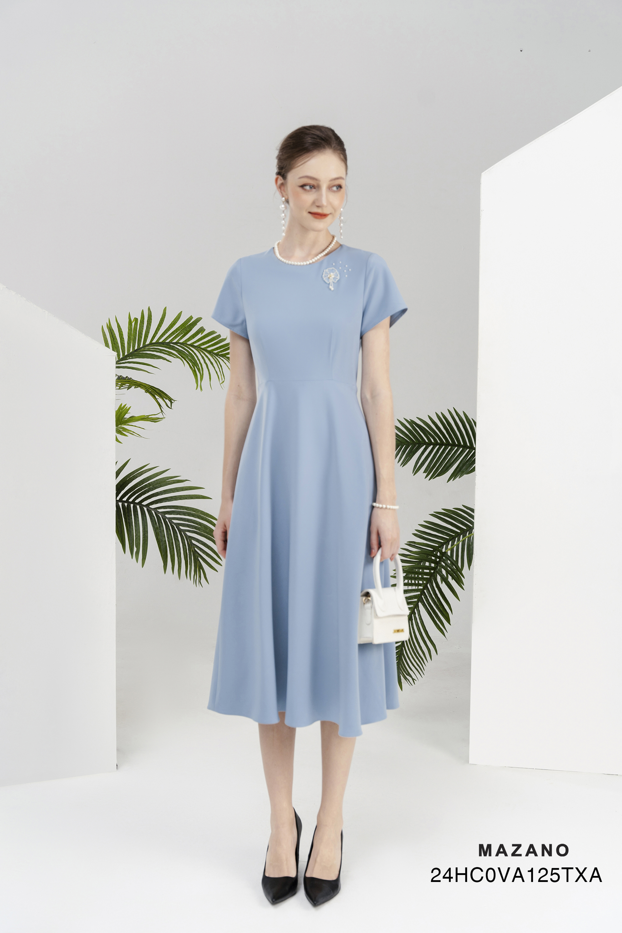 Váy Đầm thân ôm vừa Vải Thô lụa Đính trang trí ngực Cổ tròn Tay ngắn Dài đến ngang bắp chân