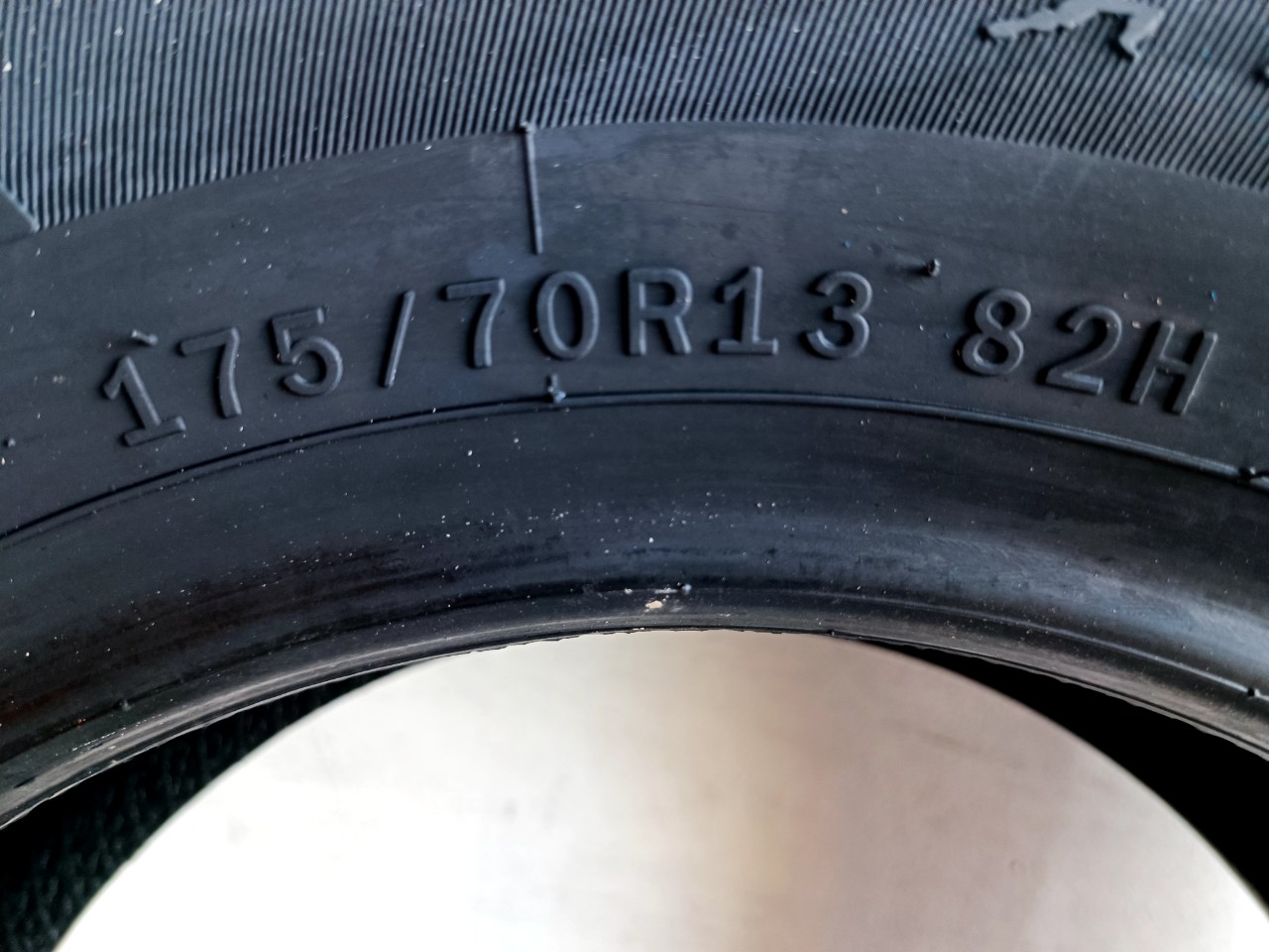 Lốp 175/70R13 FORCE HP 82H AT ECE WR PCI