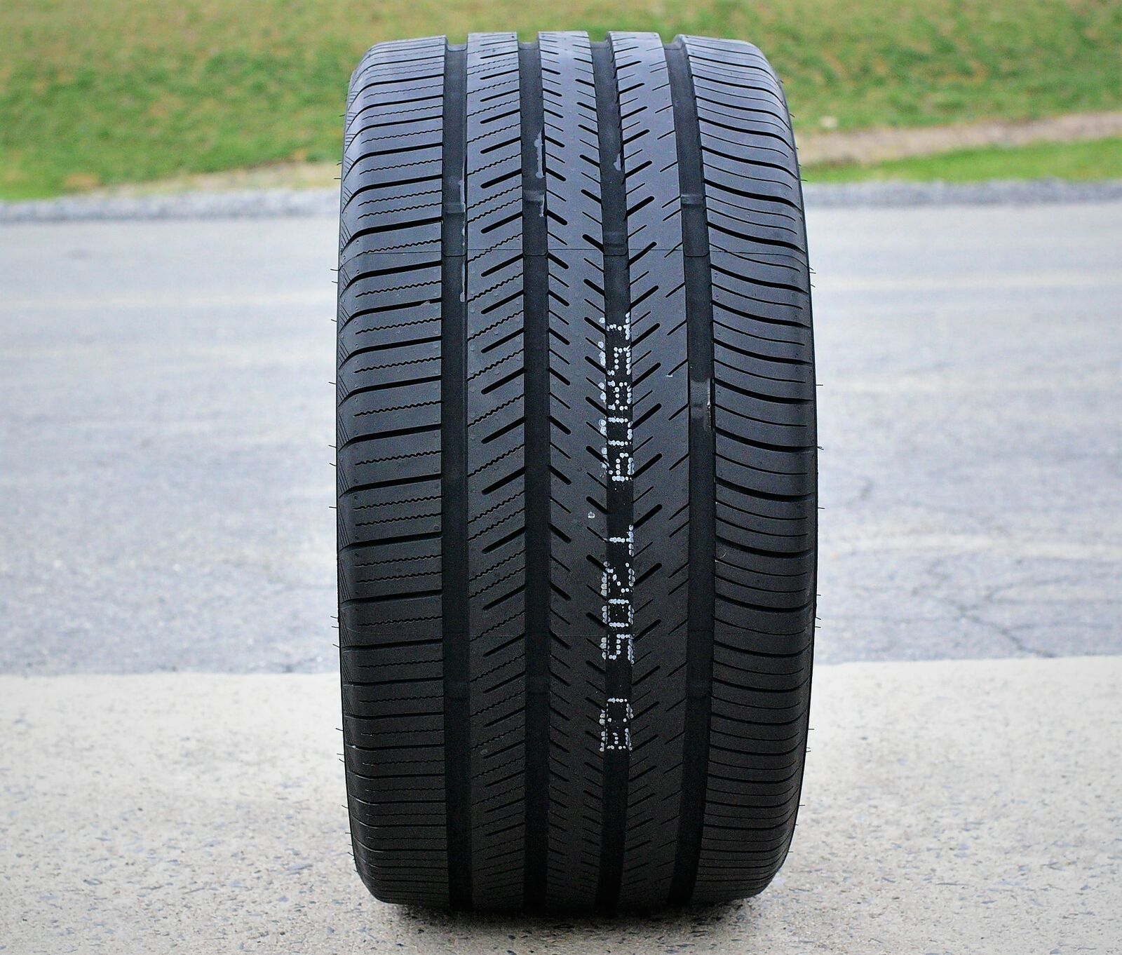 Lốp 305/40R22 FORCE UHP 114V XL AT VCM_thumbnail_1