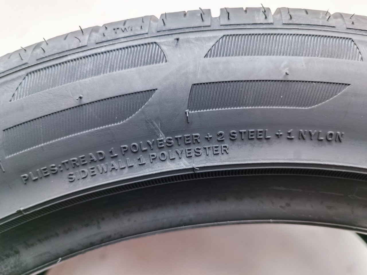Lốp 235/45R17 LION SPORT3 97W LA_thumbnail_2
