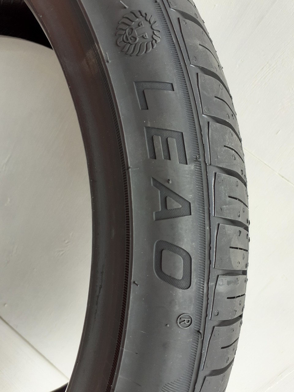 Lốp 235/50R18 LION SPORT3 101W LA_thumbnail_1