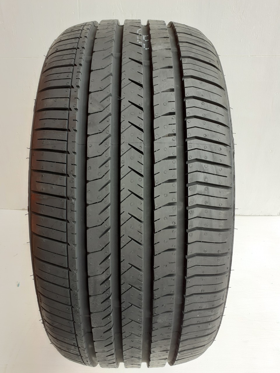 Lốp 235/45R18 LION SPORT3 98Y XL LA (HB) CCC PCI
