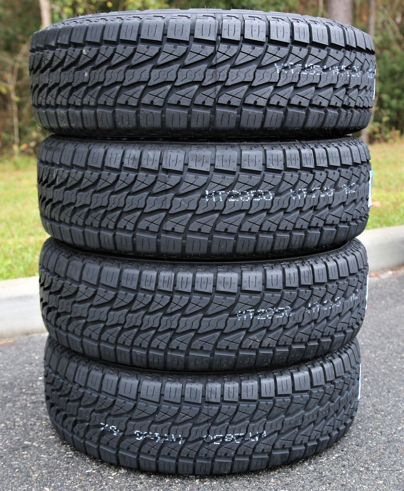 Lốp 205R16LT 8PR LION SPORT A/T_thumbnail_3