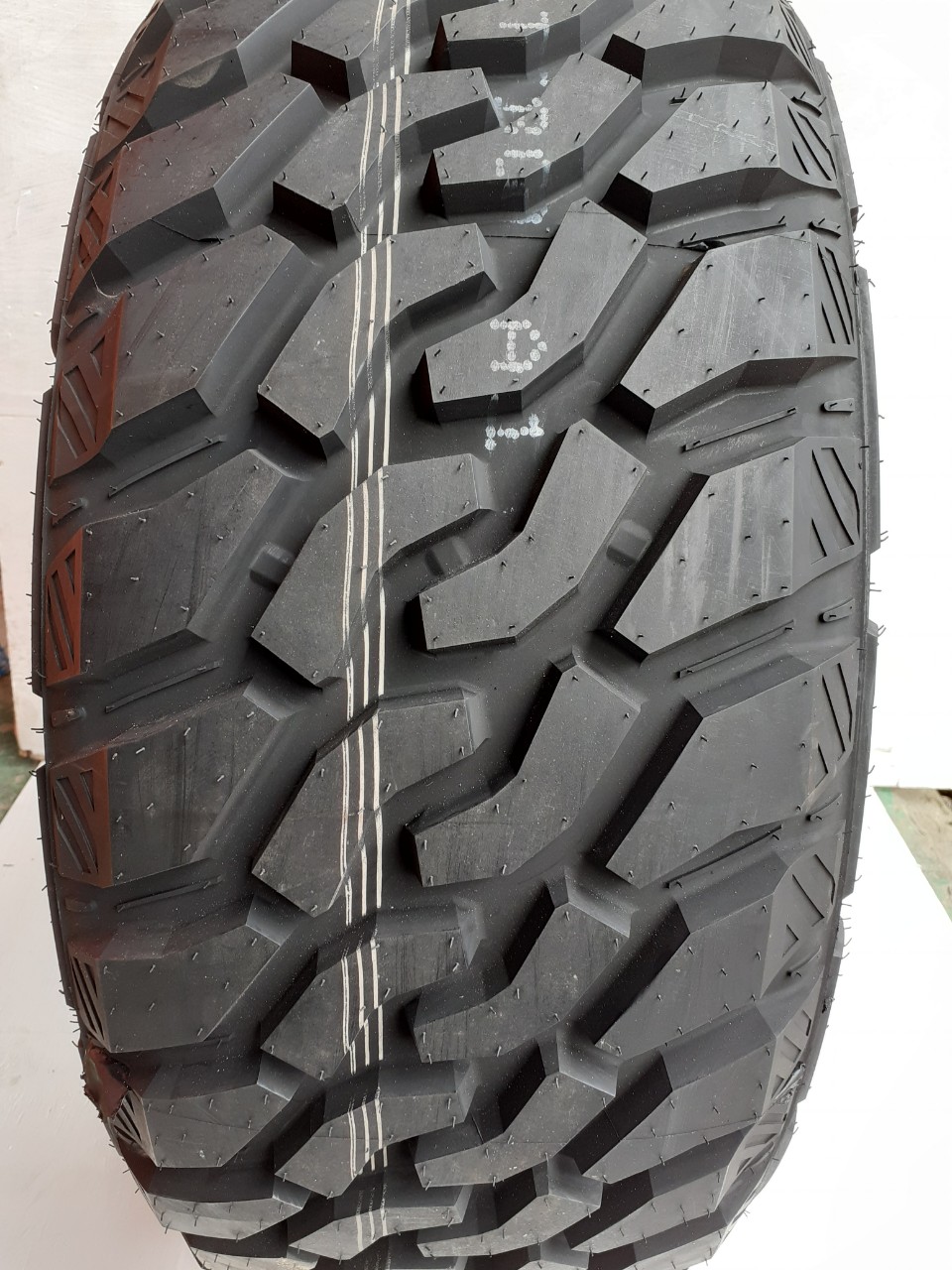 Lốp LT285/55R20 10PR LION SPORT MT 122/119Q LA OWL PCI_thumbnail_1