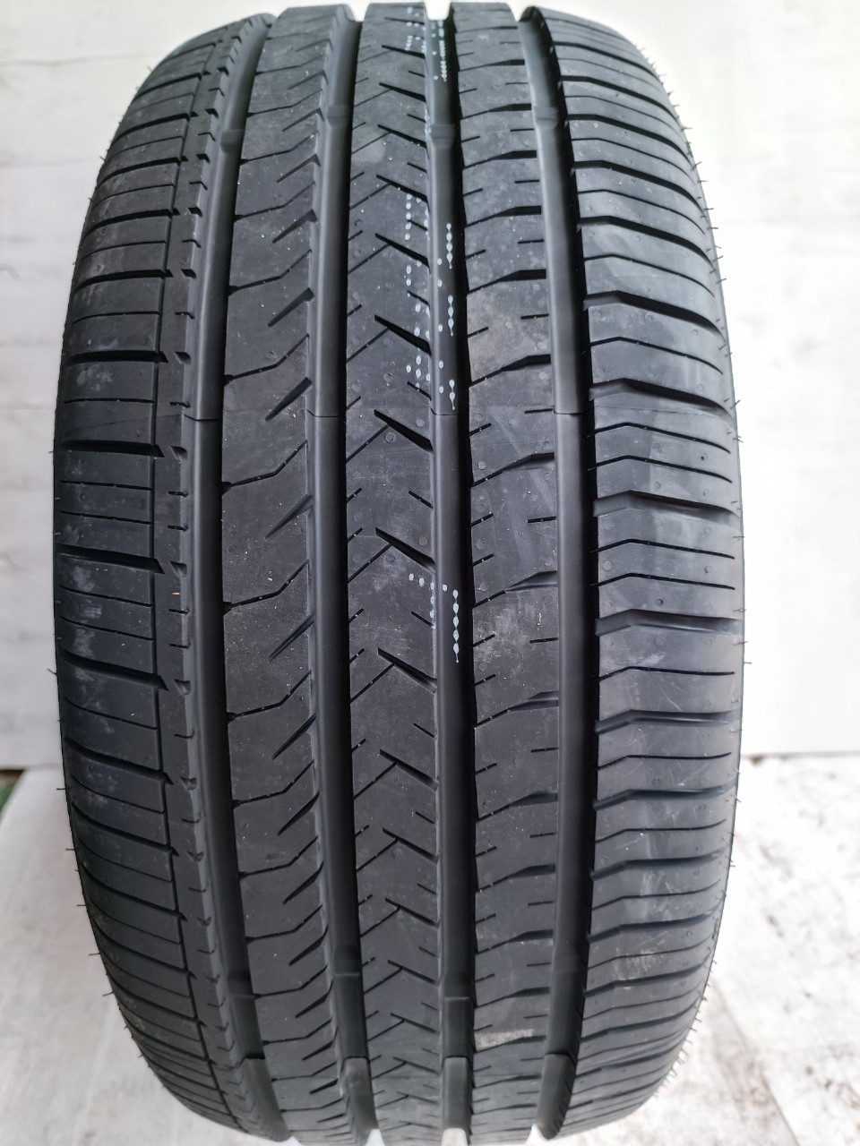 Lốp 235/45R17 LION SPORT3 97W LA_thumbnail_1