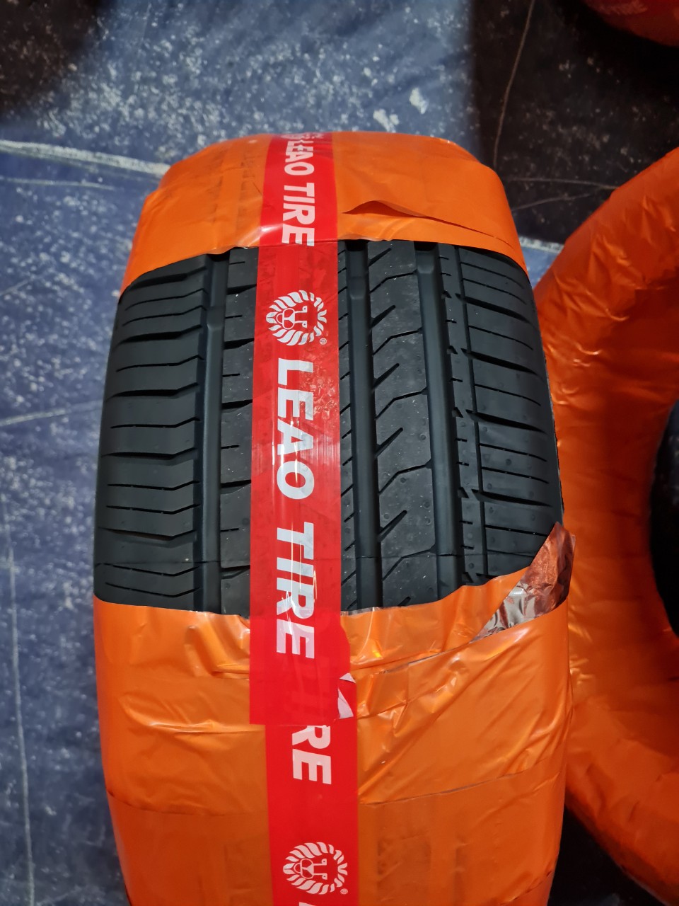Lốp 225/50R17 LION SPORT 3 98W LA_thumbnail_2
