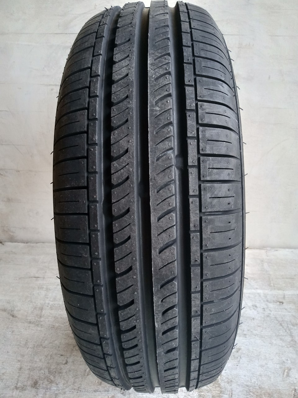 Lốp 175/70R13 LION SPORT GP 82T LA PCI_thumbnail_2