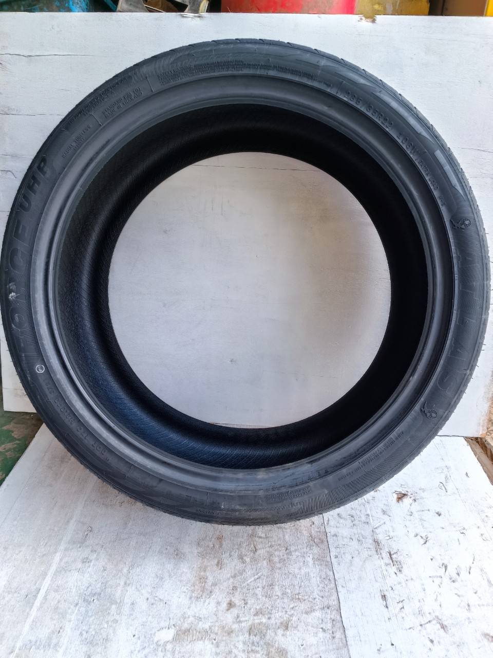 Lốp 285/35R22 FORCE UHP 106W XL AT VCM