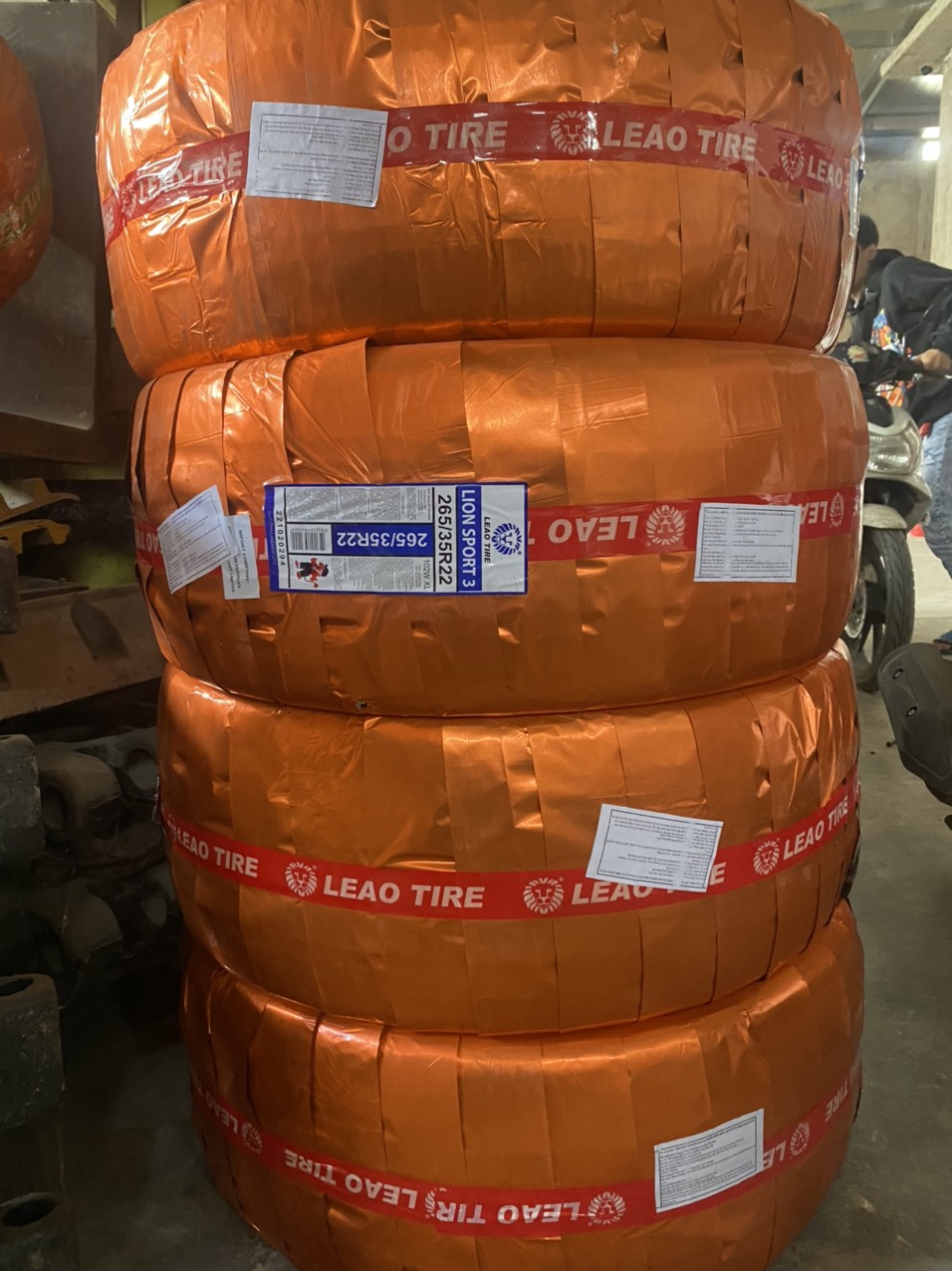 Lốp 265/35R22 Lion sport 3 102V