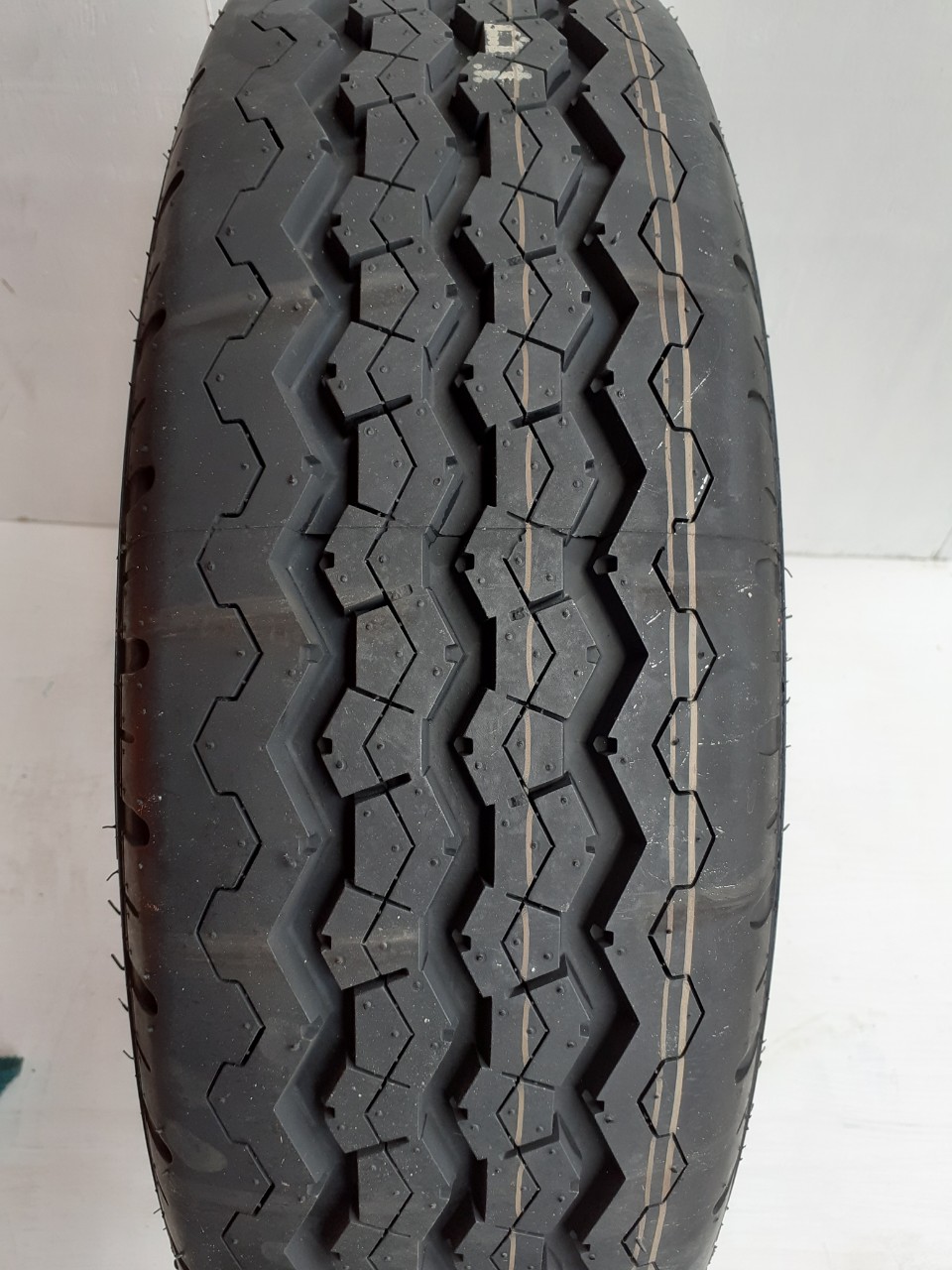 Lốp 195R14 8PR NOVA-FORCE Van 106/104R LA