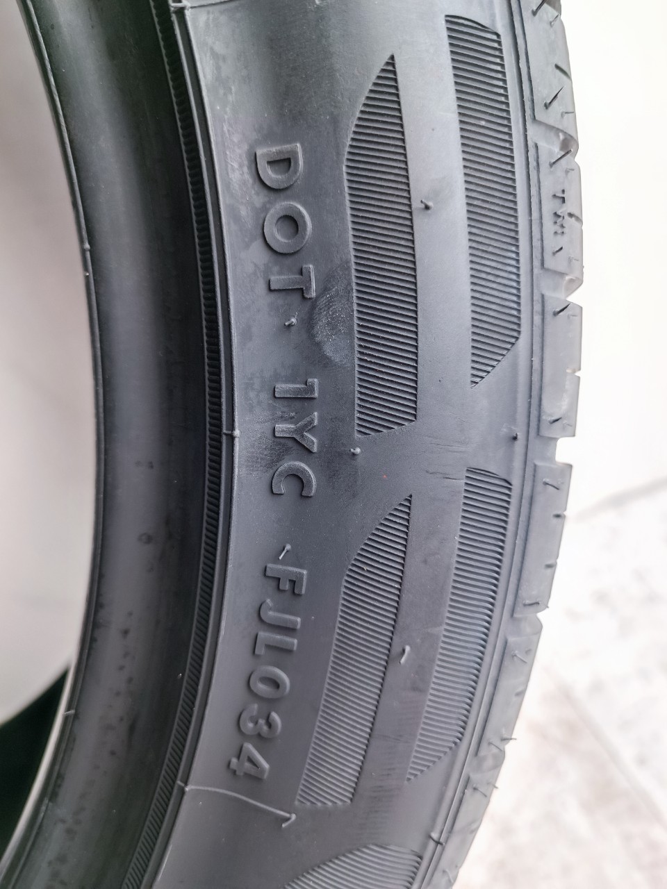 Lốp 235/45R17 LION SPORT3 97W LA_thumbnail_3