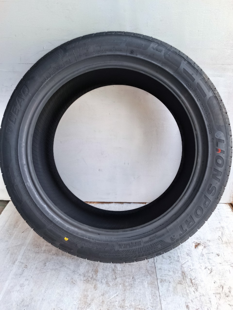 Lốp 235/40R18 LION SPORT 3 95W LA_thumbnail_1
