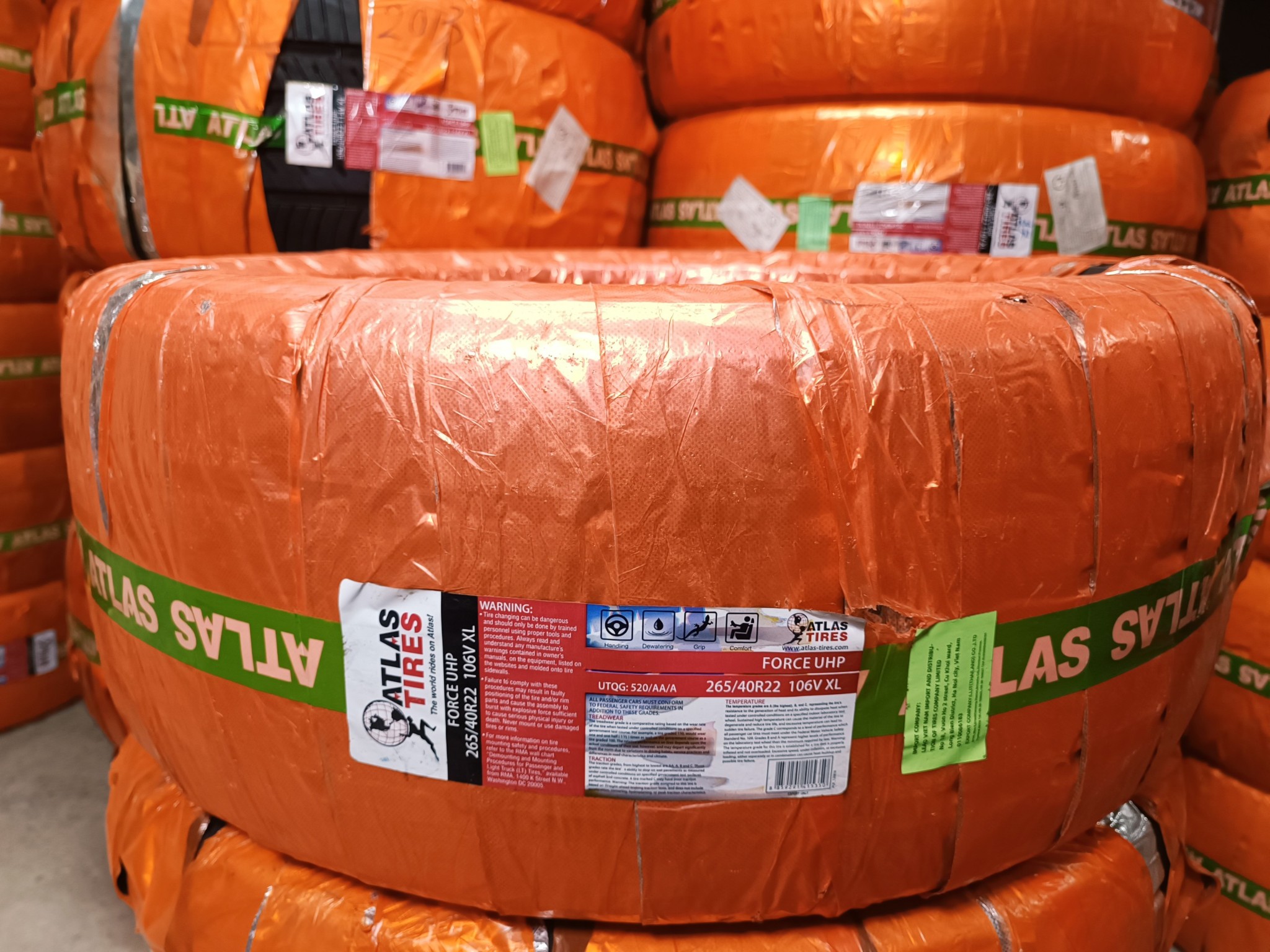 Lốp 265/40R22 FORCE UHP 106V