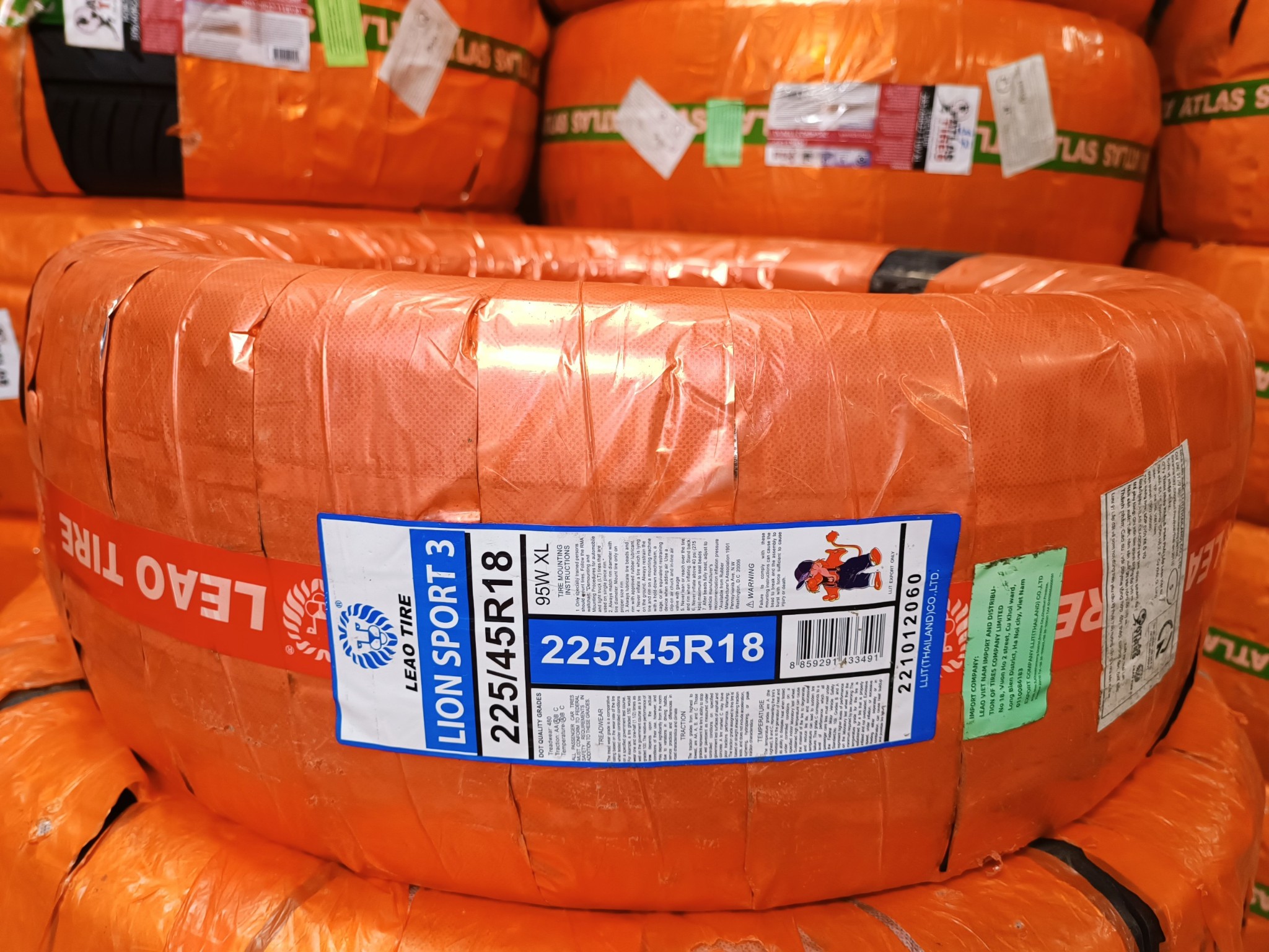 Lốp 225/45R18 LION SPORT 3 95W LA