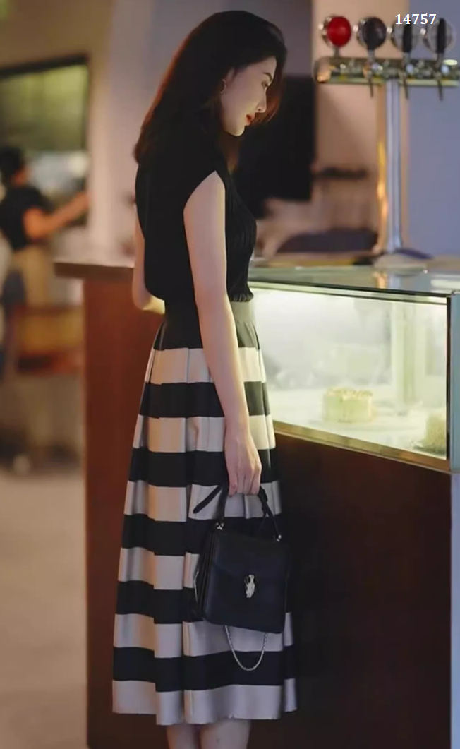 14757-Đầm xòe tay con phối họa tiets sọc ngang trắng đen ( thun gân, lụa nhung)_thumbnail_1