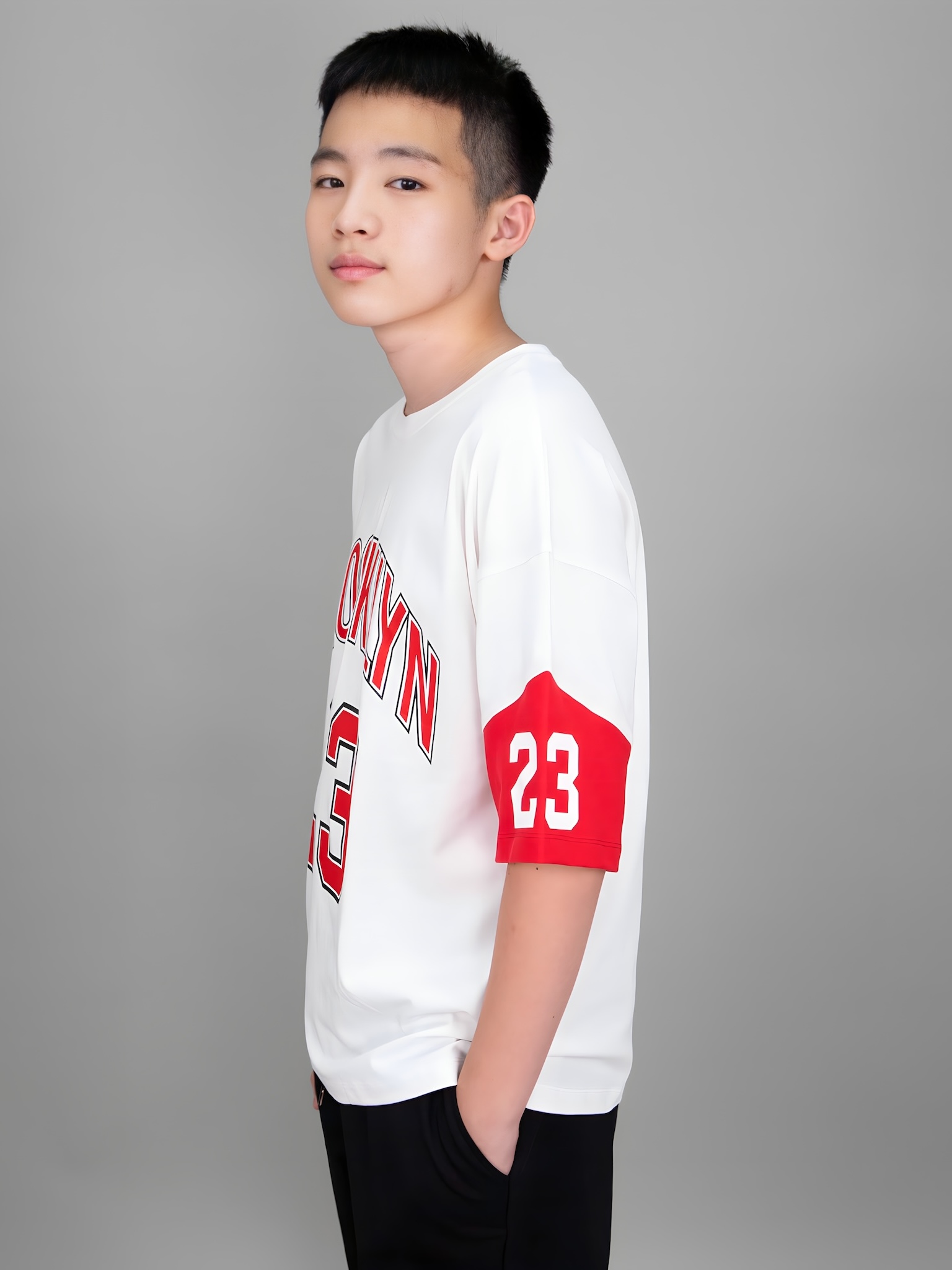 Áo phông dáng rộng trắng phối tay phối đỏ_thumbnail_1