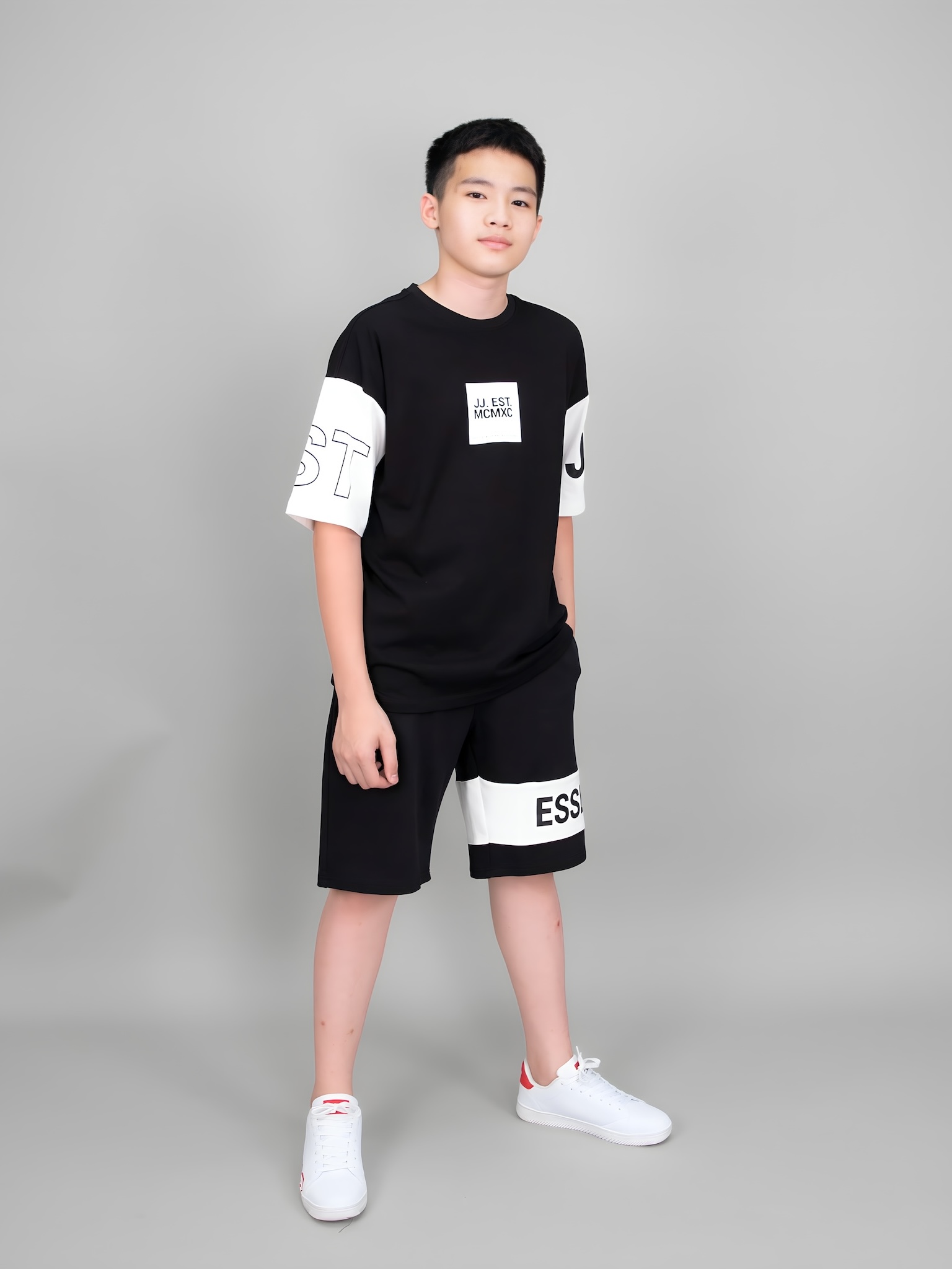 Áo phông dáng rộng đen phối tay trắng in chữ EST_thumbnail_4