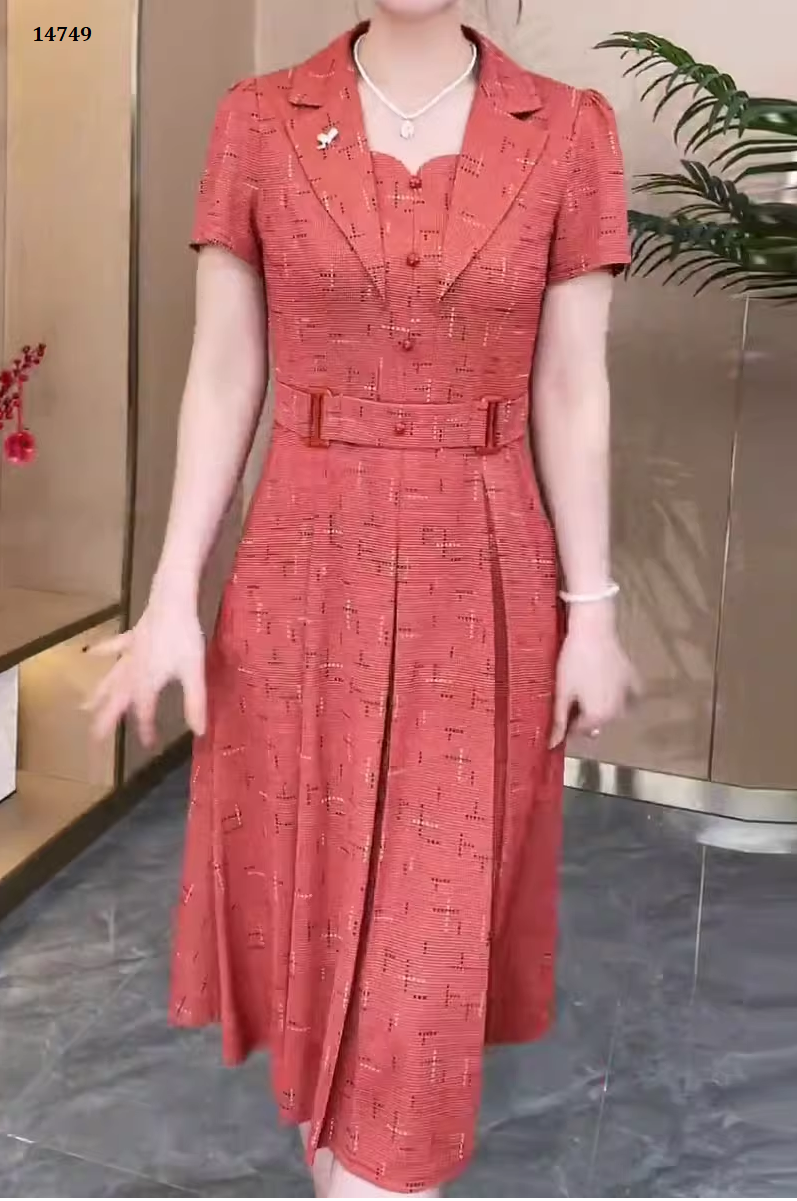 14749-Đầm xòe đỏ cổ  vest eo phối đai phụ kiện cách điệu ( voan lụa in)_thumbnail_1