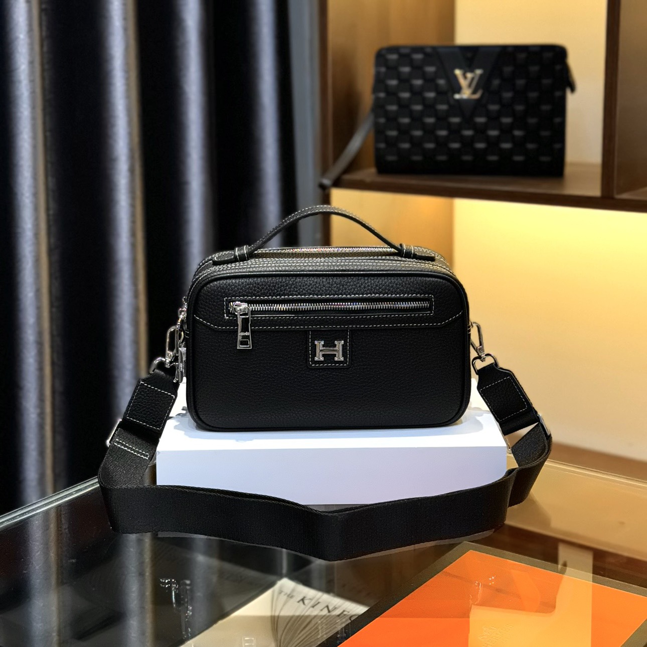 Túi đeo chéo HM khóa số_thumbnail_2